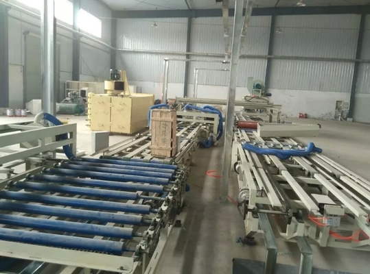 Strohfarbige Wellendachfliesenherstellmaschine für Mgo / Mgcl / Glasfasermaschenrohstoff