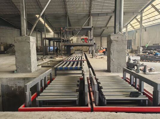 Wärmebehandlung Sandwich-Panel-Maschine mit Cr12-Rasierklingen für die Produktion von 32 Meter langen Backer-Wand-Panels