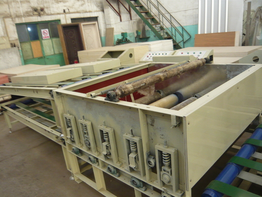 Maßgeschneiderte Wandplattenformmaschine 2270mm -3000mm Plattenlänge 12 Monate Garantie